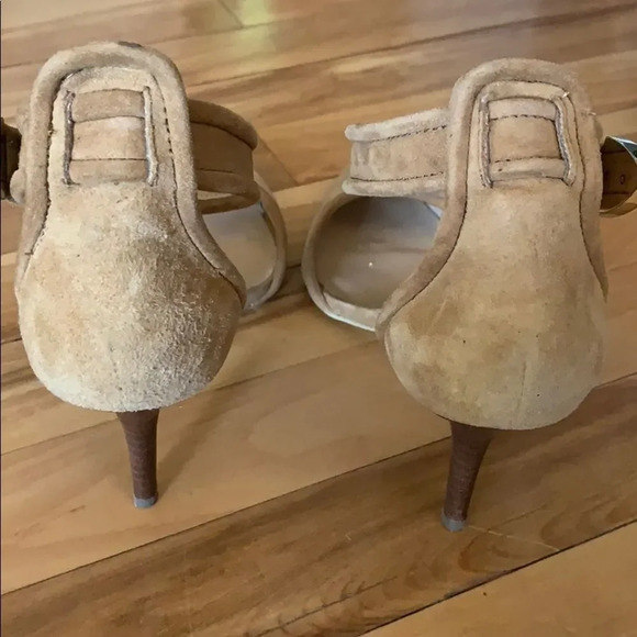 Charles
Jourdan camel suede ankle strap pumps - Picture 5 of 12